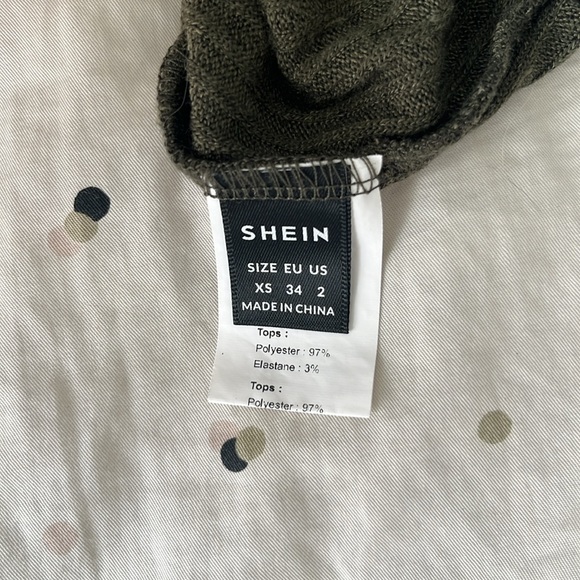 Dark green ruffled trim tank top - Picture 5 of 6